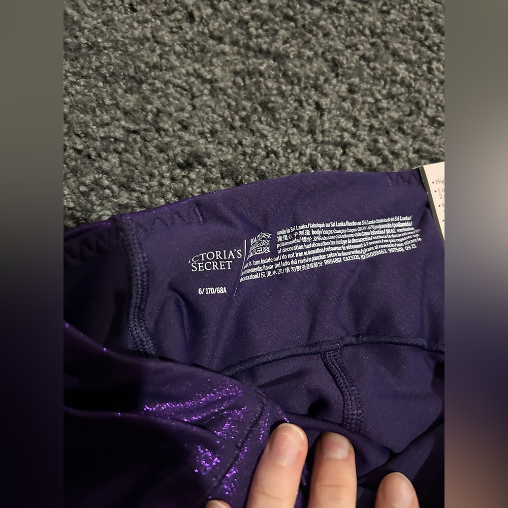 Beautiful Victoria’s Secret shiny purple leggings - Picture 5 of 8